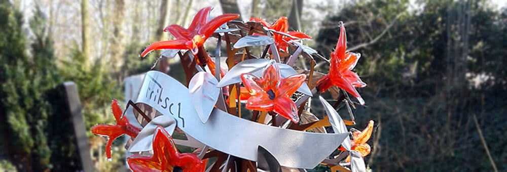 eigentijds grafmonument met glas