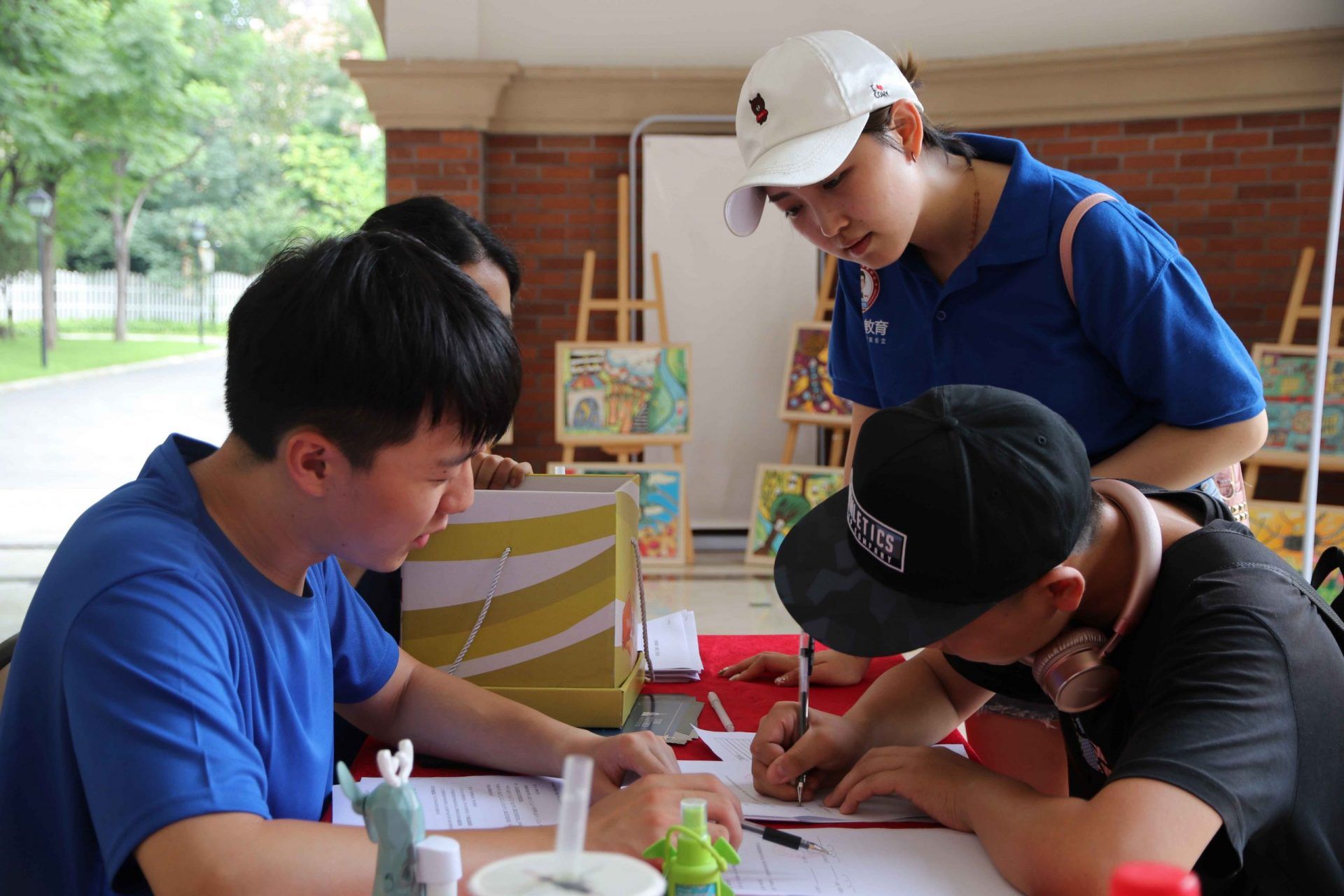 China Oxford Summer Program students at the reception desk—joining a top-rated UK summer school with modules in AI, innovation, business, entrepreneurship, public speaking, debates, and critical thinking.