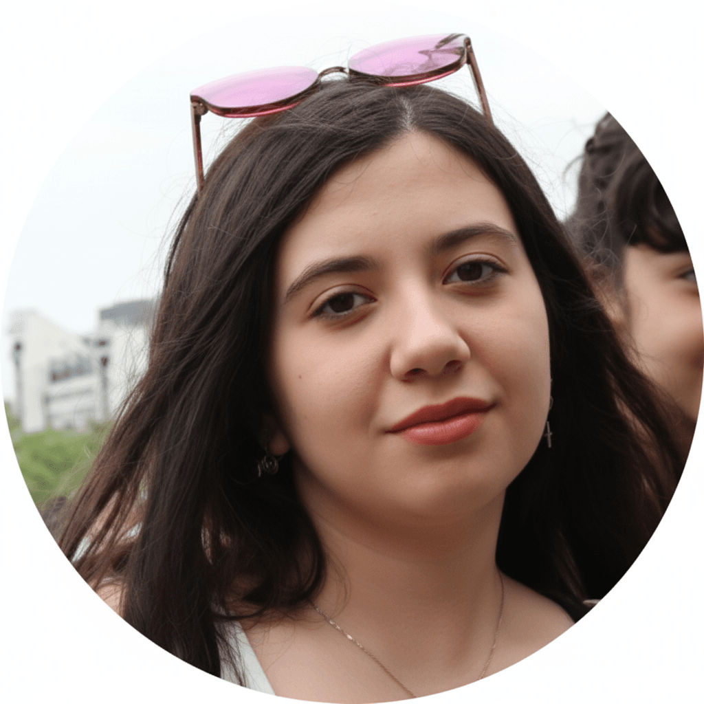 Student from Iran attends Oxford Summer Program in 2018, later returning as an Oxford University undergraduate—her favourite experience: Oxford’s personalised tutorial teaching.