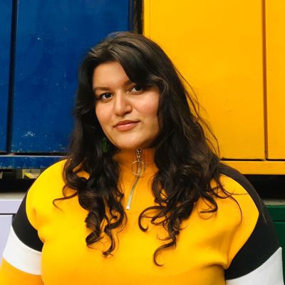 Shahmeen Omer Munir, Oxford Summer Program alumna (2019), now serving as program coordinator—mentoring new students with her unique experience and insight.