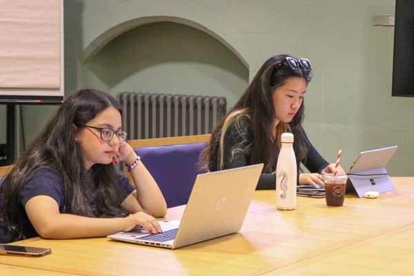 Two students attend personalized tutorial sessions at the prestigious Oxford Summer Program—one of Oxford’s most historic summer schools.
