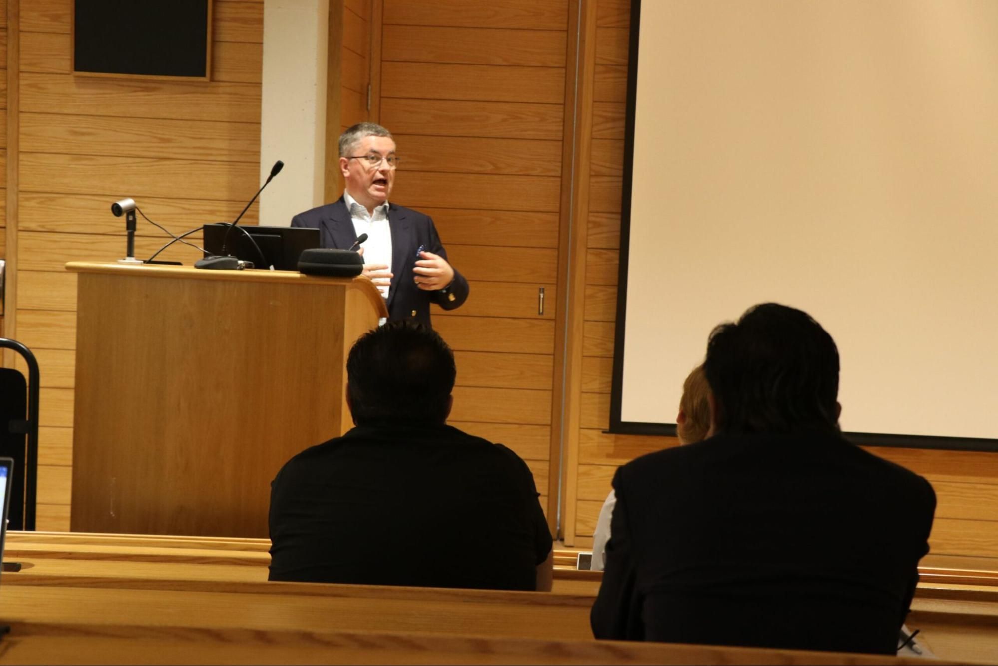 Lord delivers executive leadership guidance on strategic alignment, resilience, and adaptability to senior bureaucrats from 16 countries at the Oxford Executive Leadership Program 2023.