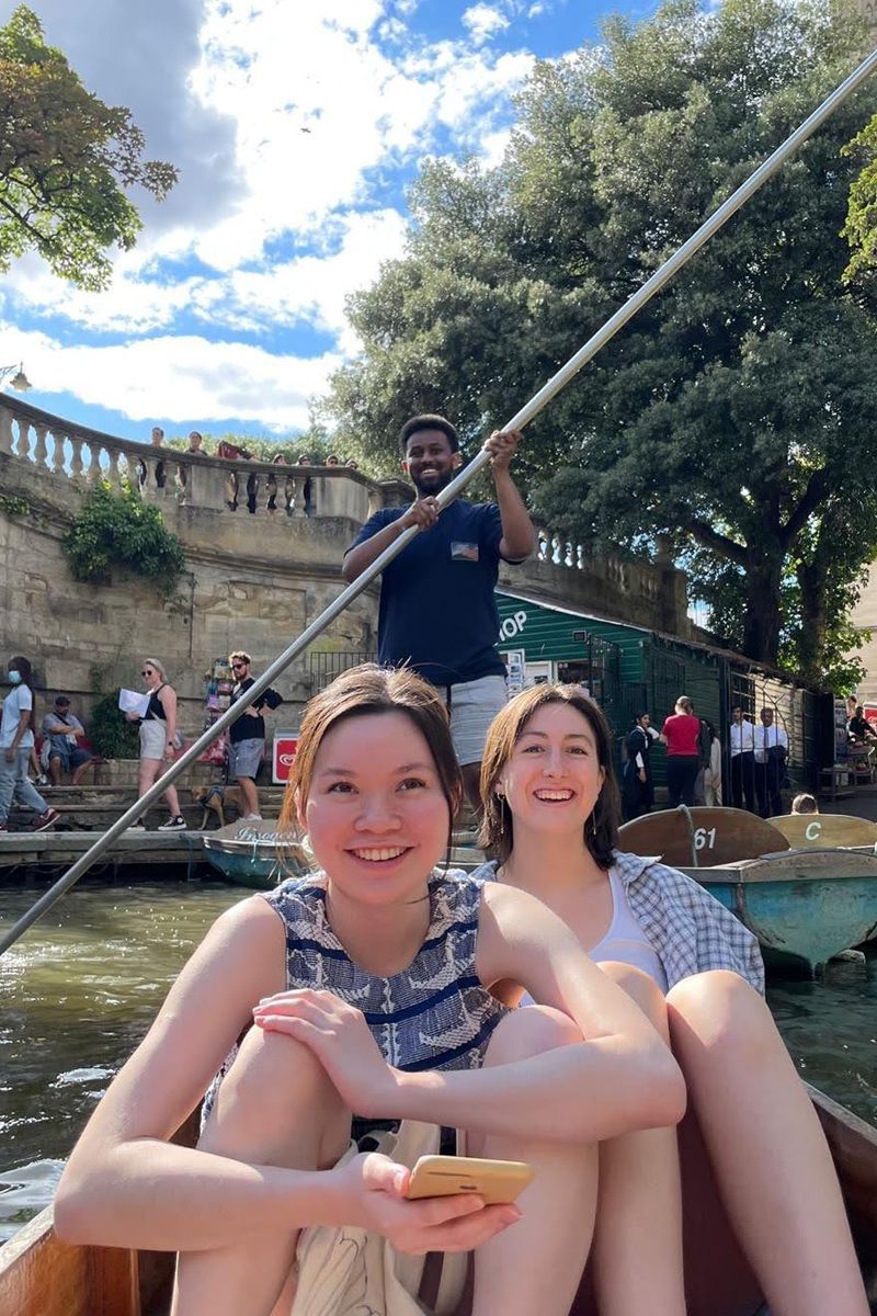 Oxford Summer Program participants enjoy punting on the River Cherwell accompanied by their Residential Dean, engaging in a classic Oxford extracurricular experience.
