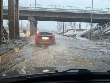 В ГИБДД назвали затопленные улицы Тольятти, по которым лучше не ездить