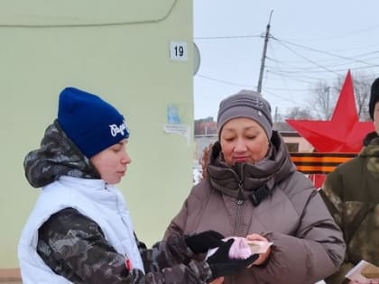 27 января в п.г.т. Безенчук юнармейцы, воспитанники Волжского казачьего общества, волонтеры Победы, волонтеры-медики, Первые, раздали жителям района «Блокадный хлеб»