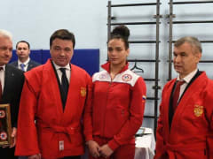 Губернатор поздравил Карину Черевань, ставшую чемпионкой мира по самбо