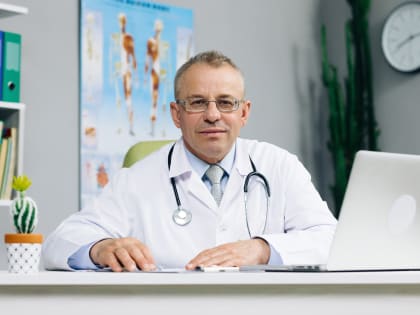 Главврач из Екатеринбурга объяснил, почему россияне не могут сразу попасть к узким специалистам