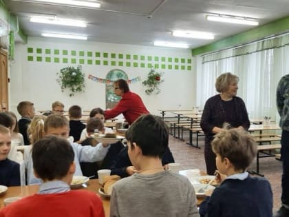 Актив «Единой России» провел мониторинг качества школьного питания
