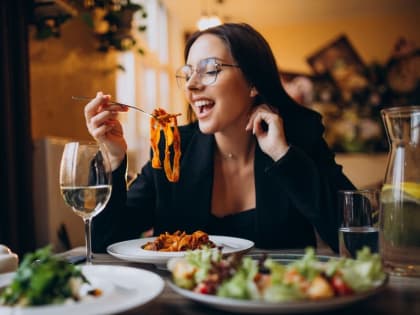 Диетолог рассказала об опасности отказа от еды после 18:00