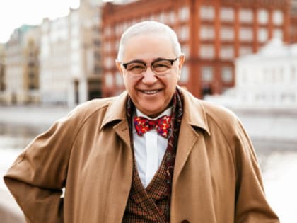 Юморист Евгений Петросян пообщался с публикой после госпитализации с переломом предплечья