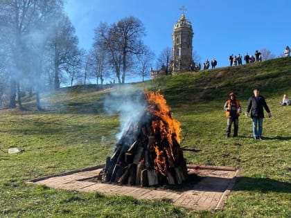 Юбилейный Цветаевский костер зажгли на Певческом поле Подольска