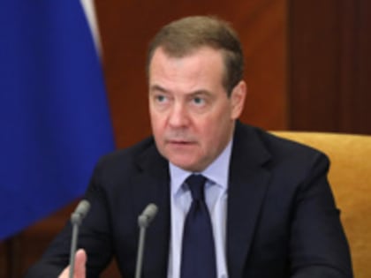 Медведев: РФ "порвут на части" в случае остановки СВО