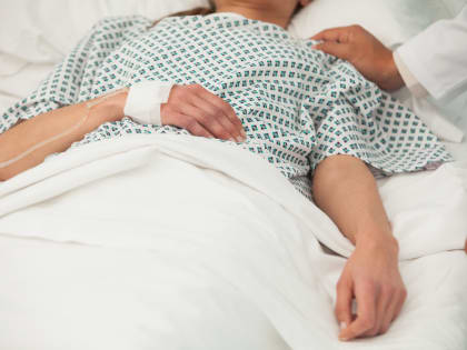 People: Женщина вышла из пятилетней комы после анекдота, рассказанного матерью