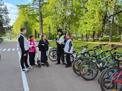 В Рузе юным велосипедистам и самокатчикам напомнили правила безопасности
