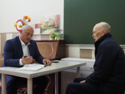 Депутаты проводят прием населения