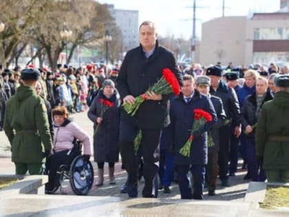 В Серпухове почтили память погибших героев возложением цветов
