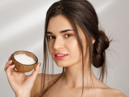 Трихолог рассказала, спасет ли кокосовое масло от выпадения волос