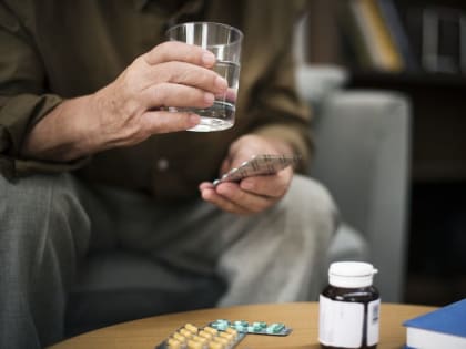 Нутрициолог Чернышова рассказала, почему не стоит смешивать алкоголь с антибиотиками