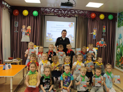 Дошкольники Талдомского округа изучают правила безопасного поведения на дороге