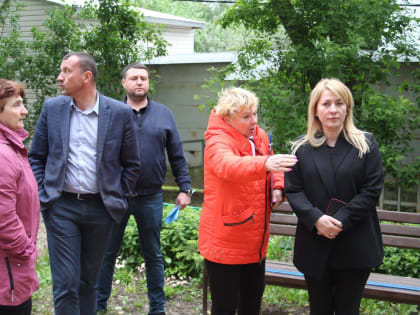 Председатель Совета депутатов Мария Тарасова встретилась с жителями дома 11А по улице Полевая
