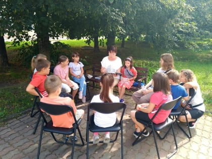 Тучковская библиотека поддерживает акцию «Книжка на ладошке»