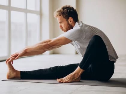 Врач рассказал, почему мужчинам следует заняться йогой