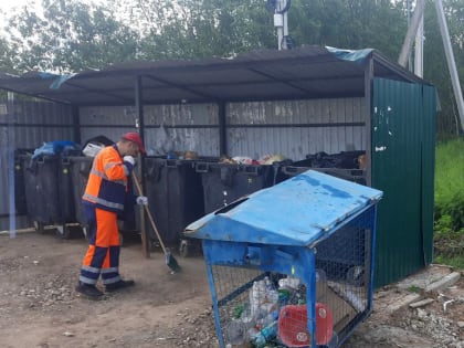 В Рузском округе подметают контейнерные площадки