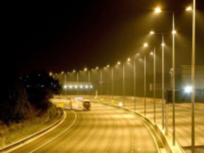 В Лобне идет замена дорожного освещения