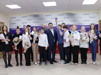 Николай Пархоменко вручил паспорта юным ружанам