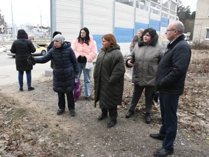 Жуковские партийцы провели обход дворовых территорий на улице Амет-хан Султана