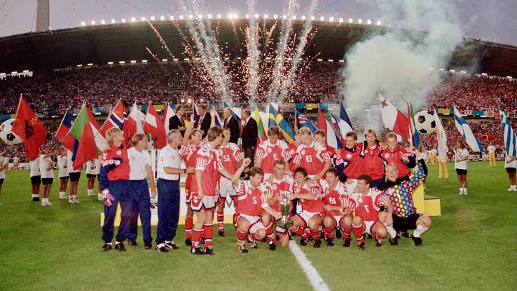 Η Εθνική Δανίας με το τρόπαιο του Euro 1992