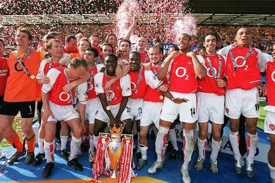 Οι Invincibles της Άρσεναλ με το τρόπαιο