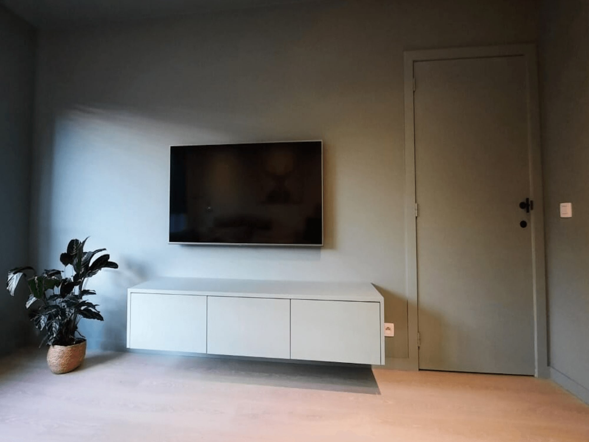 Zwevend tv-meubel in houtsoort MDF (gelakt)