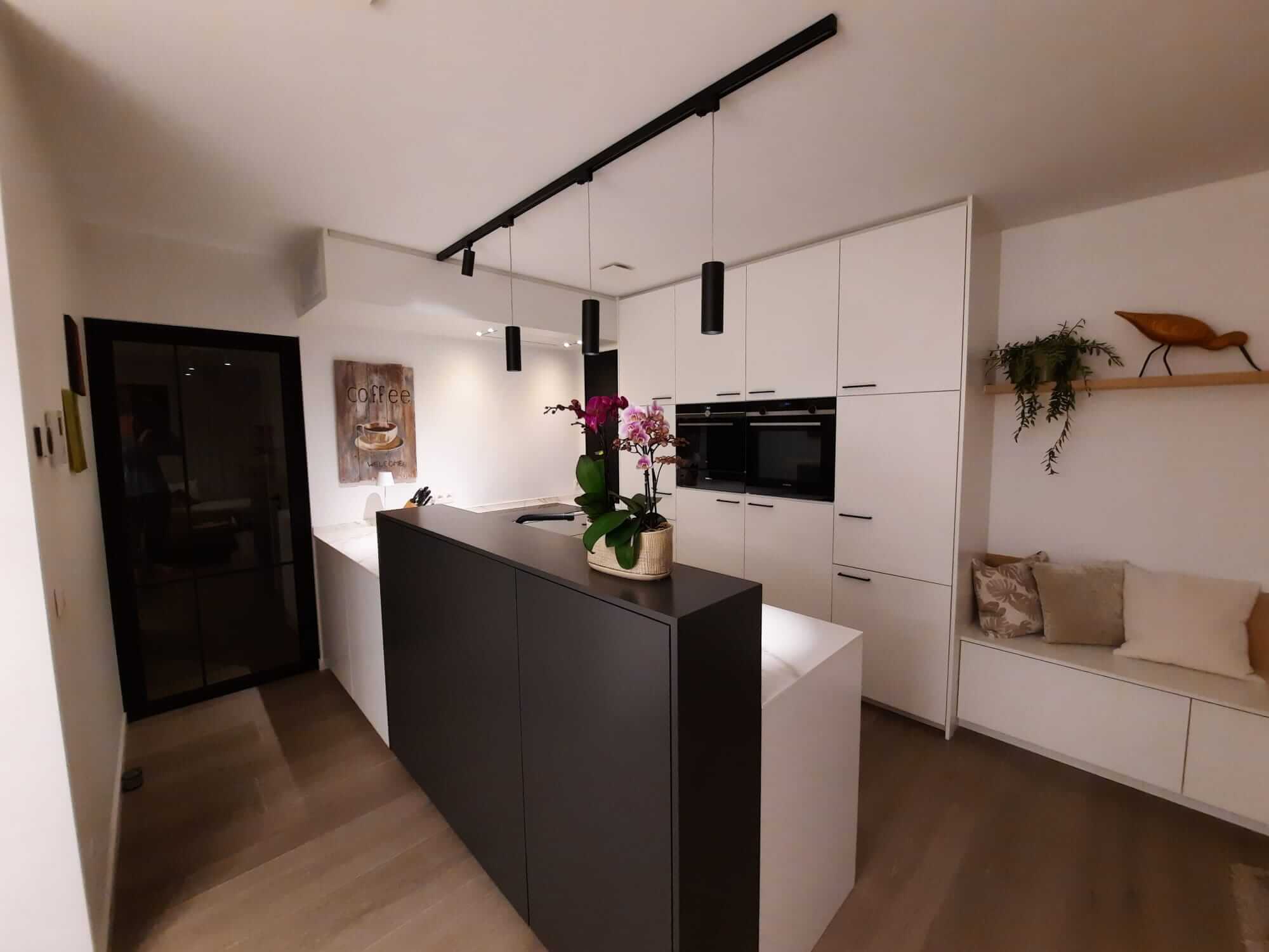 foto van zwevend tv-meubel