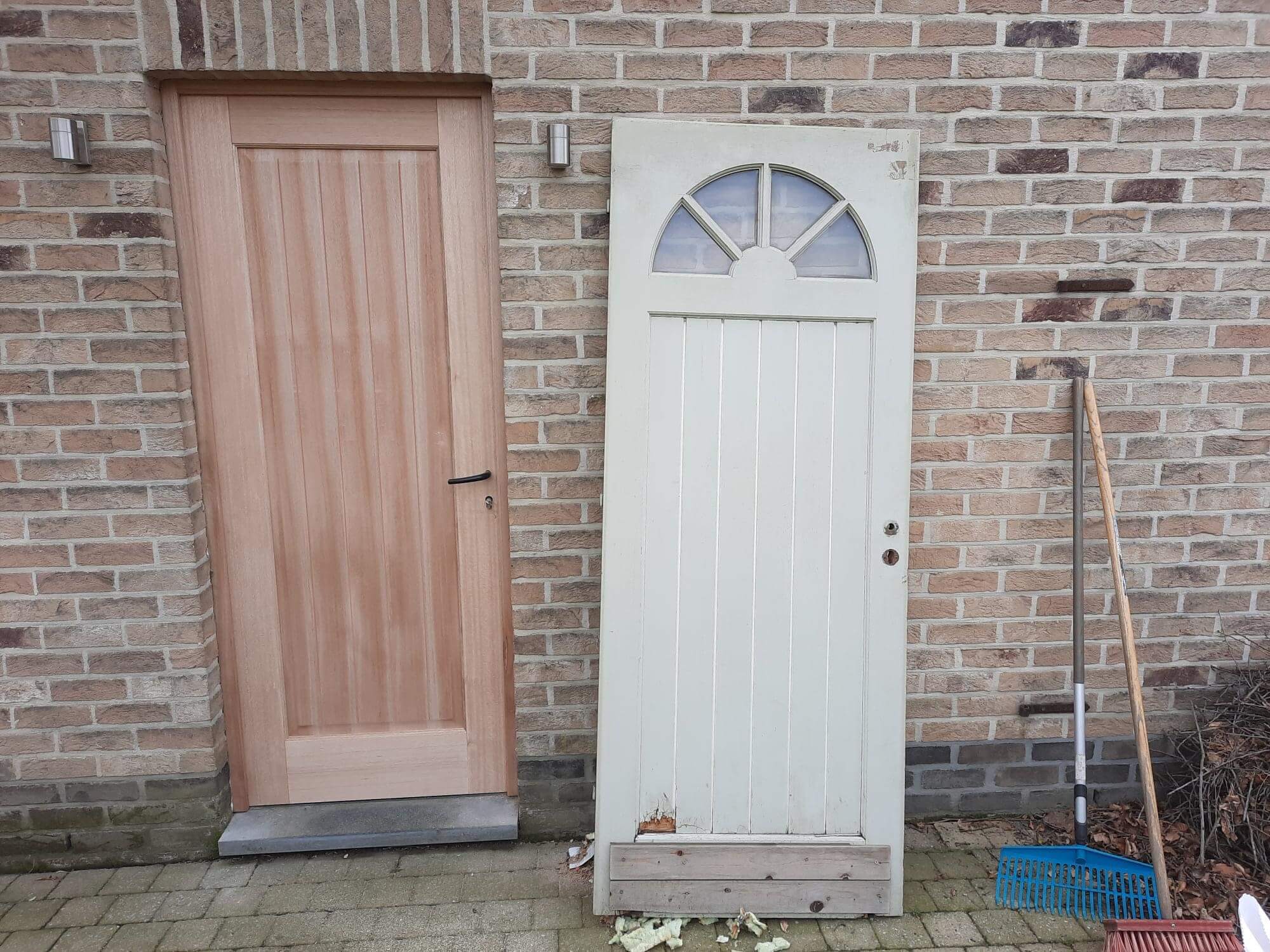 Vernieuwde houten voordeur