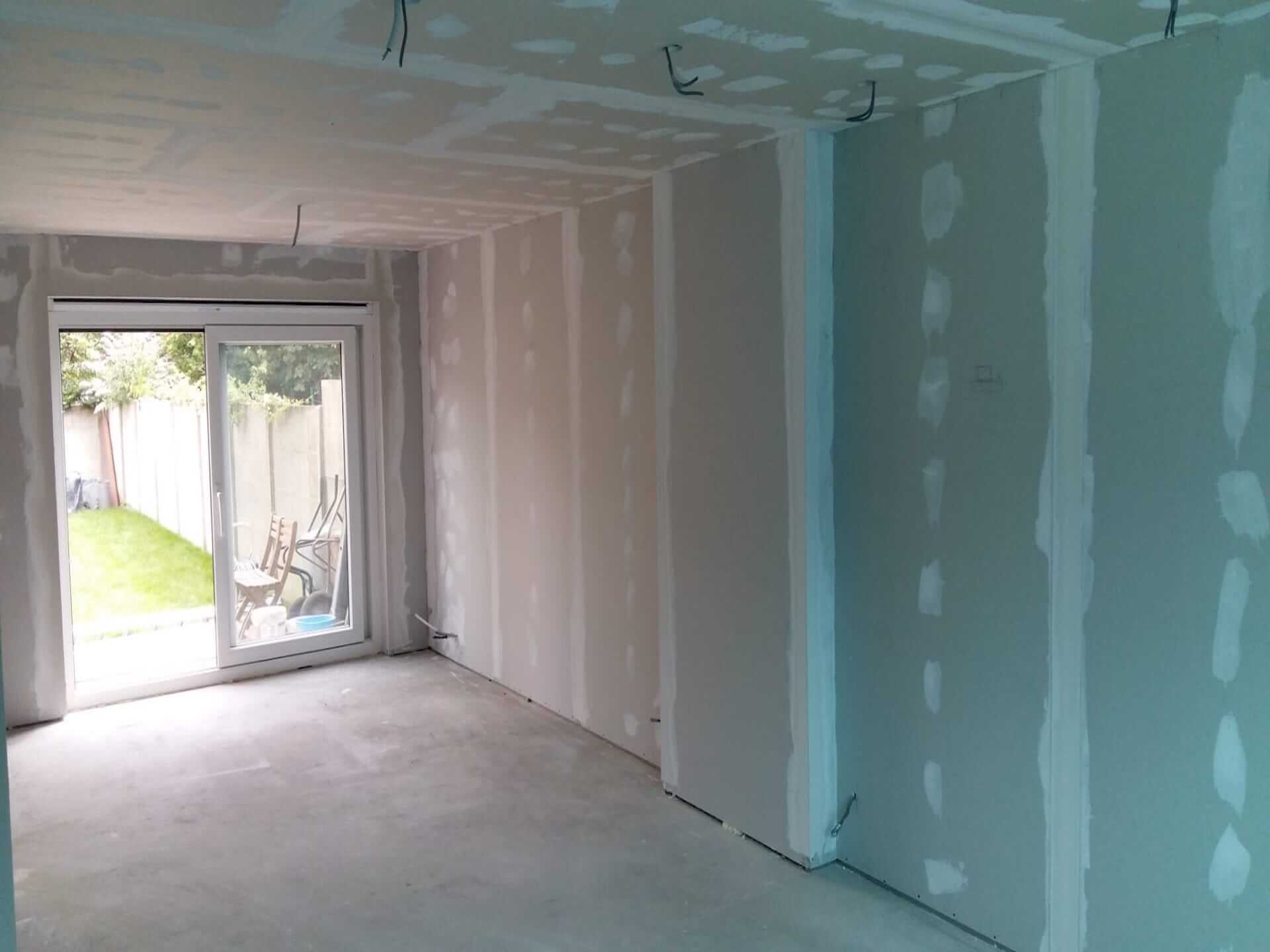 Een gerenoveerde zolderverdieping in pleisterplaten