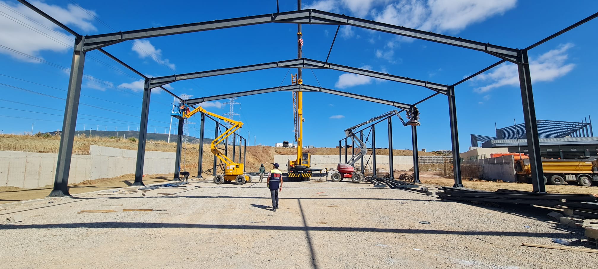 Hall industriel métallique