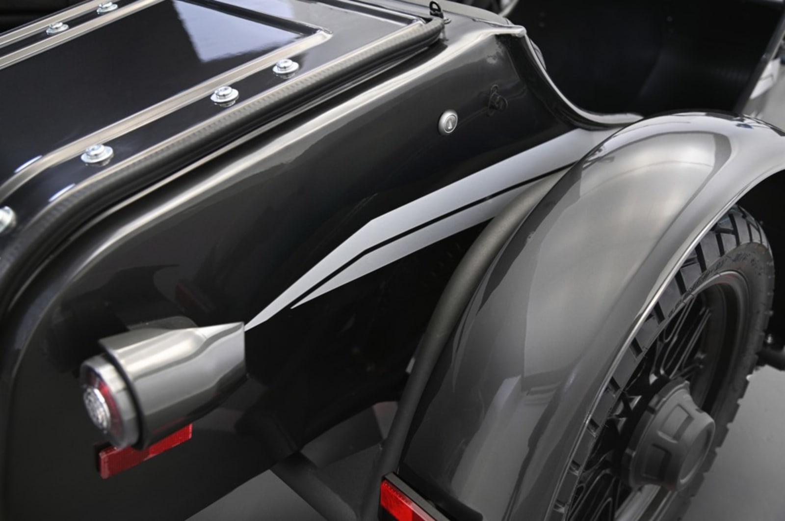 Ural Neo Gray Metallic