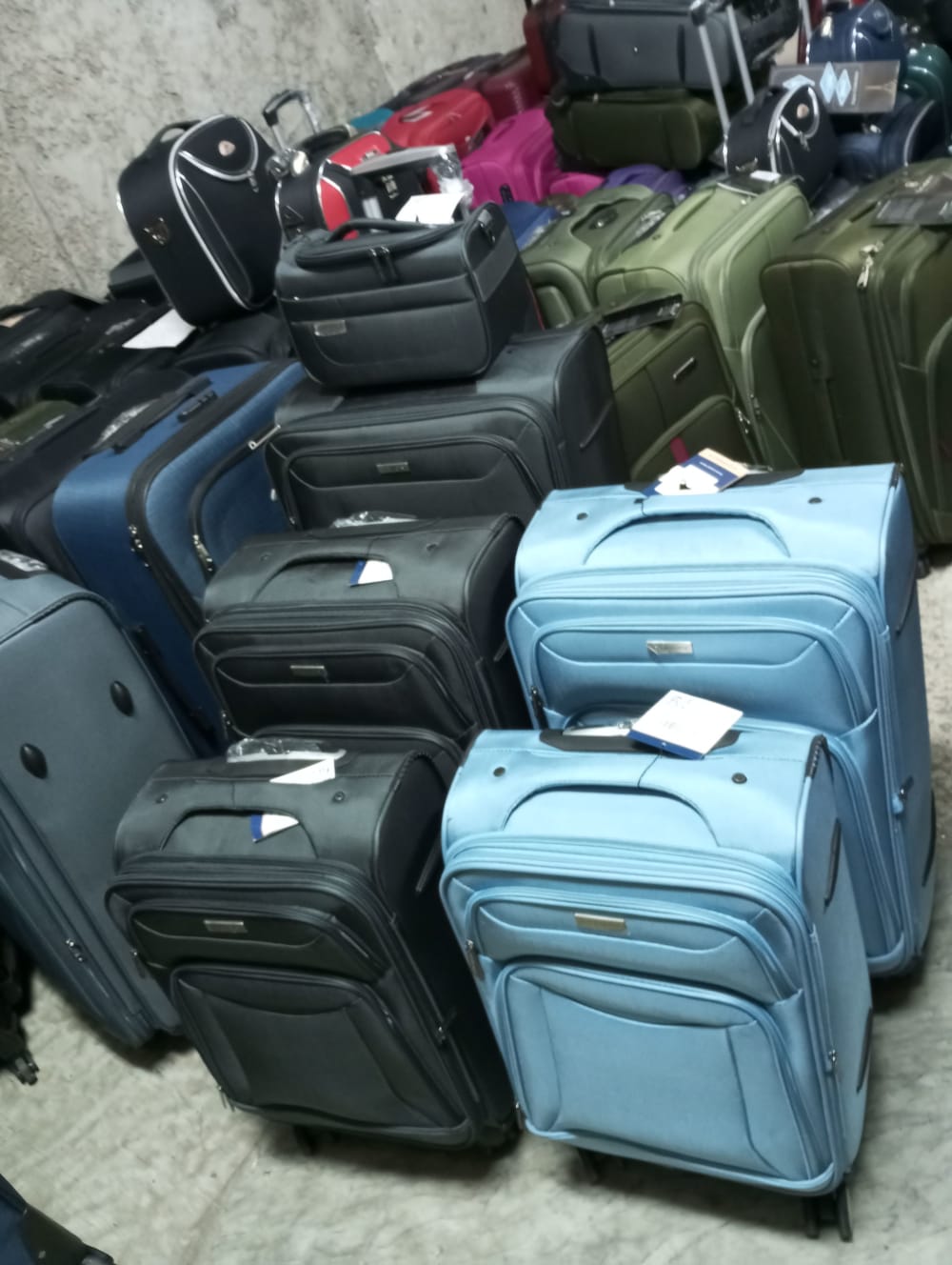 Walizka z Grubej Coudury na 4 Kołach Podróżna