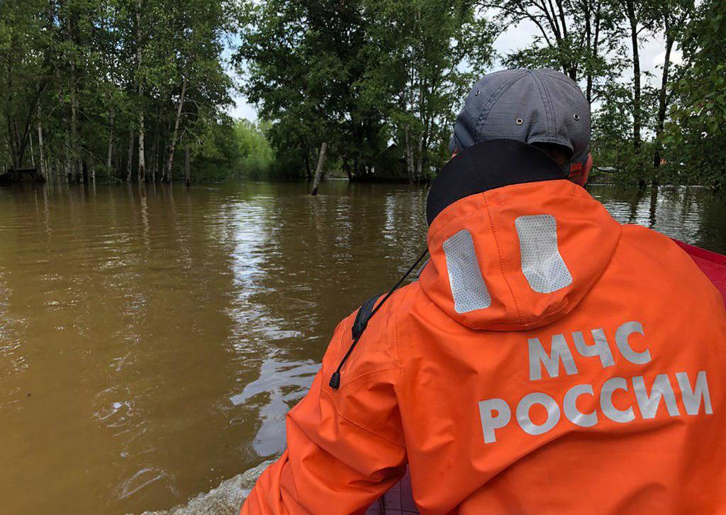 Мчс россии паводок. Наводнение на Дальнем востоке 2013 МЧС. МЧС наводнение. Паводок МЧС. ЧС Россия МЧС наводнение.