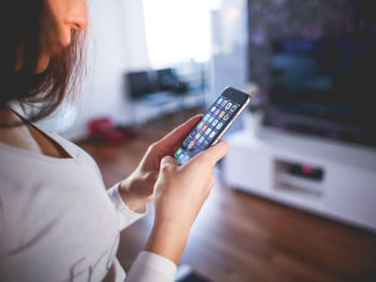 Бывшая коллега украла у хабаровчанки телефон и деньги