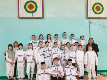 18 и 21 декабря прошли городские соревнования по фехтованию «Новогодний турнир» среди юношей и девушек