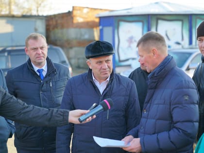 Мэр Хабаровска Сергей Кравчук сегодня посетил одно из предприятий благоустройства, где проверил, насколько дорожники готовы к зимнему сезону (фото)