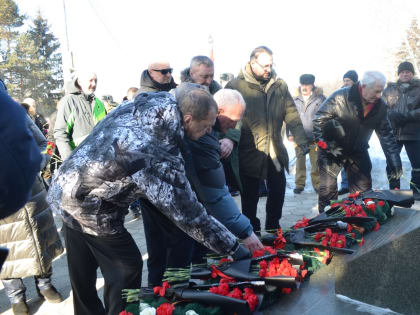 Комсомольчане почтили память земляков, исполнявших воинский и служебный долг