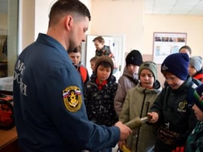 Итоги дня: выставка про айнов, аллея добрых дел и экскурсия от спасателей для школьников