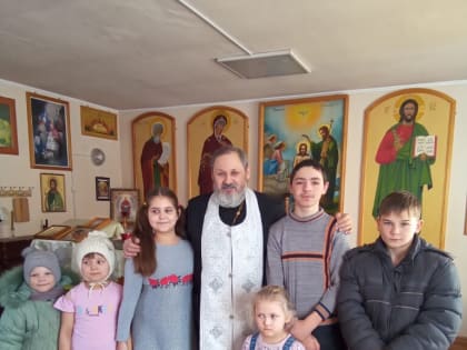 В ДНИ РОЖДЕСТВЕНСКИХ СВЯТОК ВЯЗЕМСКИЙ ПРИХОД СВЯТИТЕЛЯ НИКОЛАЯ ЧУДОТВОРЦА ПОЗДРАВИЛ МНОГОДЕТНЫЕ СЕМЬИ С  РОЖДЕСТВОМ ХРИСТОВЫМ