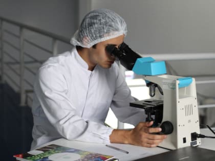 Медработникам в России поднимут зарплату