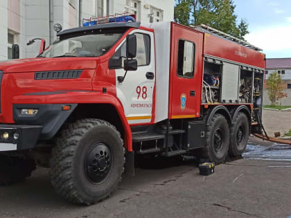 Двух человек спасли при пожаре в Хабаровске