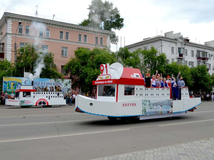 День города и День России отметили в Комсомольске праздничным шествием