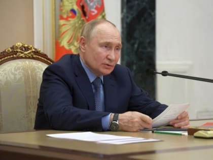 Владимир Путин отметил скромный уровень зарплат в кораблестроении России